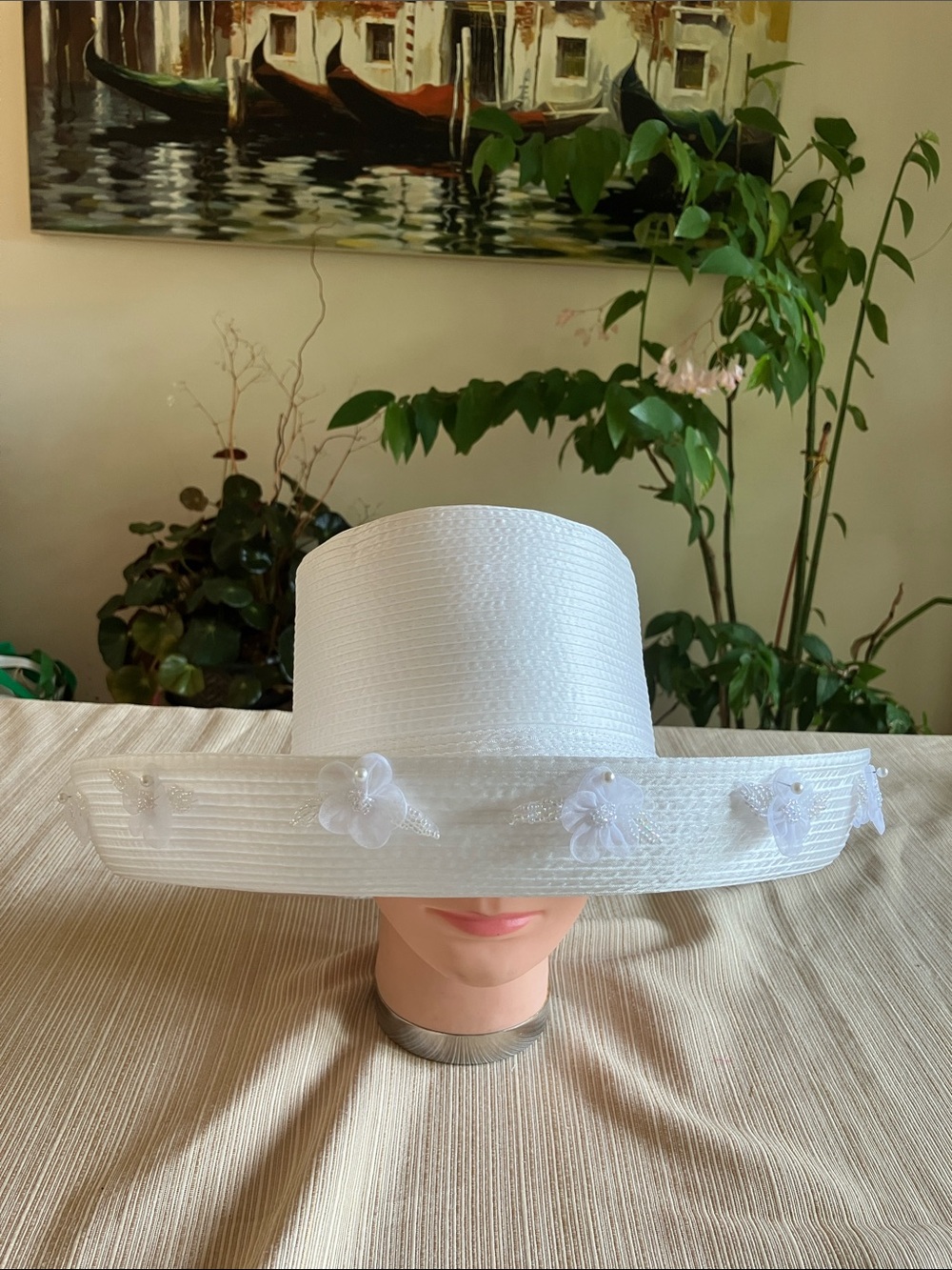 White Wide-Brim Floral Accent Women's Hat